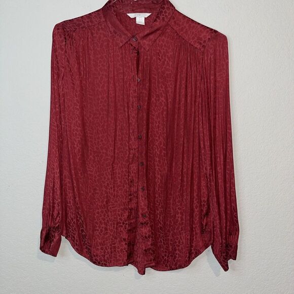 H & M Woman’s Animal Print Maroon Button Up Shirt Size 14 silky feeling - Picture 1 of 6